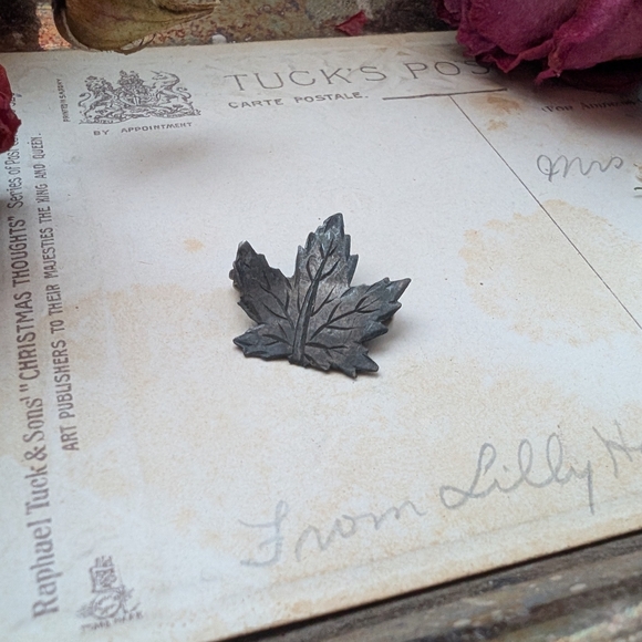 Vintage Small Leaf Brooch Stamped Sterling - Picture 1 of 8